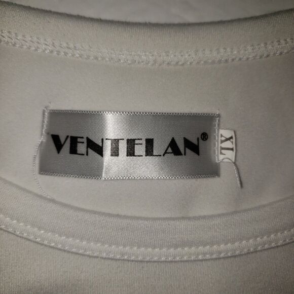 White T Shirt with Blue Lips Graphic Womens Size XL - Picture 3 of 4